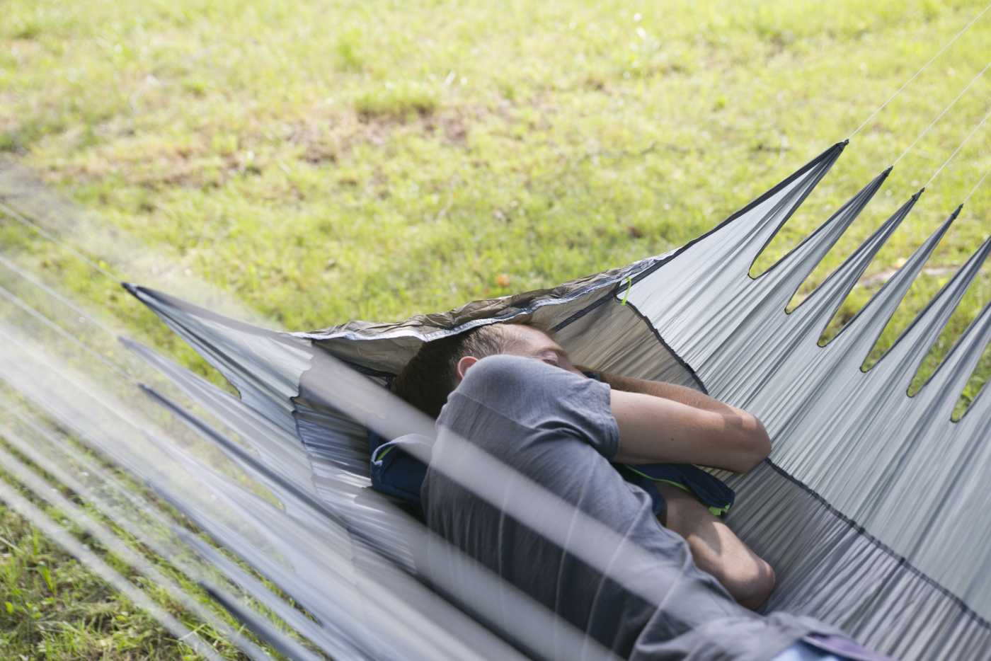 A hammock you can comfortably sleep a whole night in, even on your side!